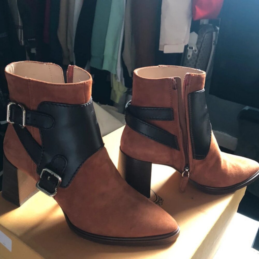 Gorgeous Tod’s booties virtually new